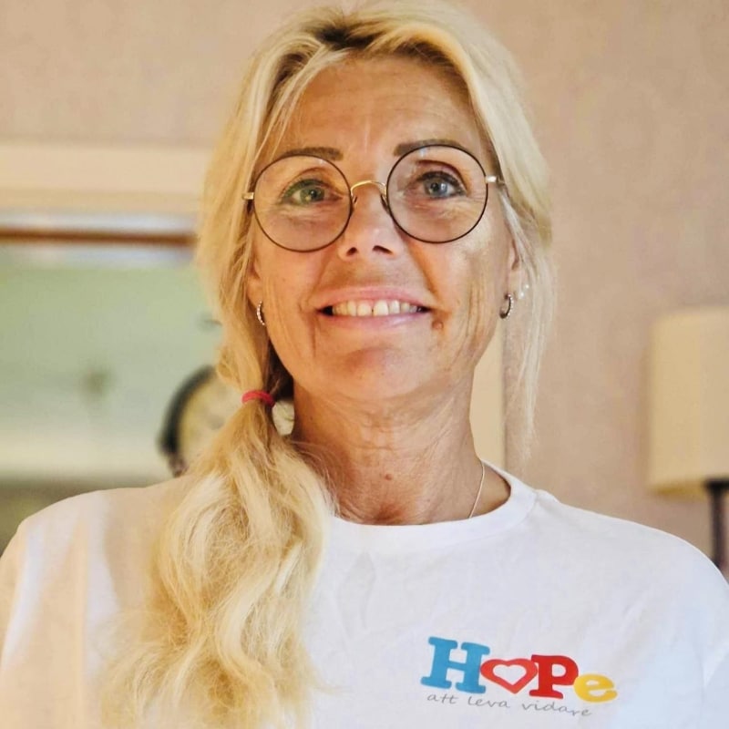 Catrine Gyllenberg digital samtalsledare HOPE t-shirt på Catrine Gyllenberg
