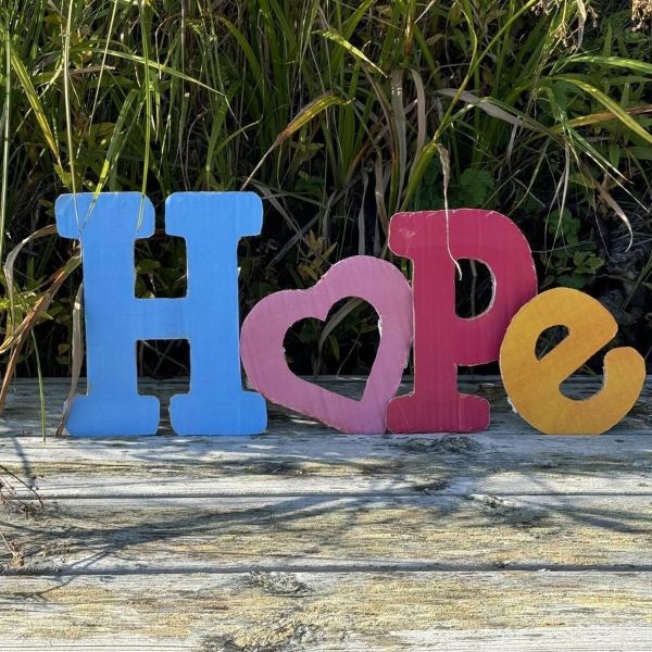 HOPE bokstäver på brygga september 2024 HOPE bokstäver på brygga september 2024 för träffar på hemsidan